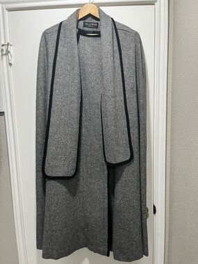 1980's Alorna Wool Cape in Gray Herringbone Pattern Elegant with Black Trim EUC